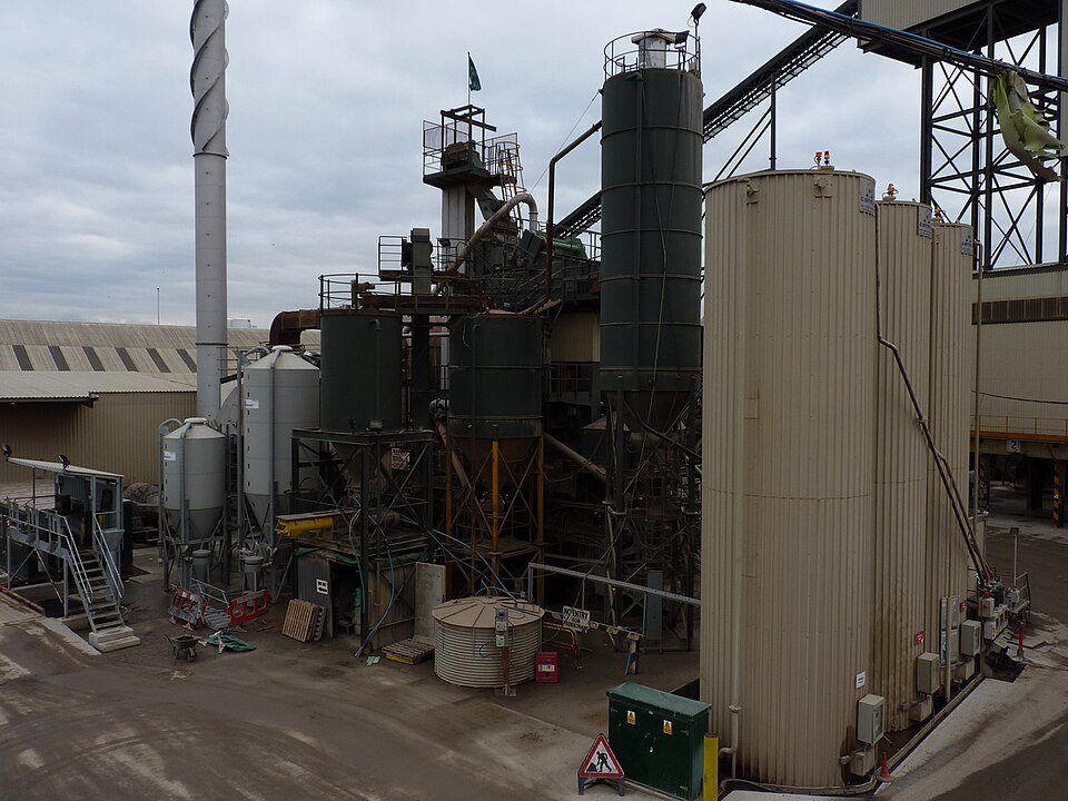Asphalt mixing plant dust collection application