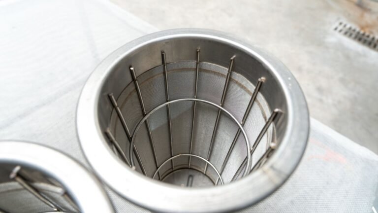 Filter cage and bag top fit detail for baghouse failure diagnosis