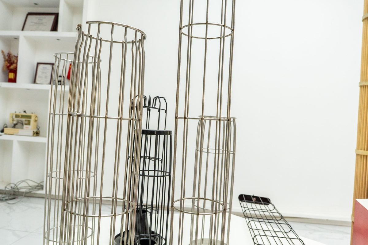 Filter bag cage product display