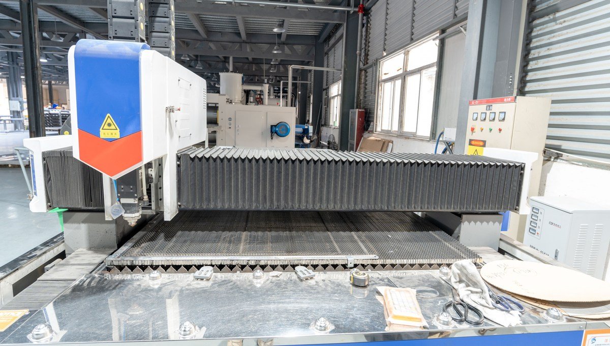 Precision cutting equipment for metal filter components