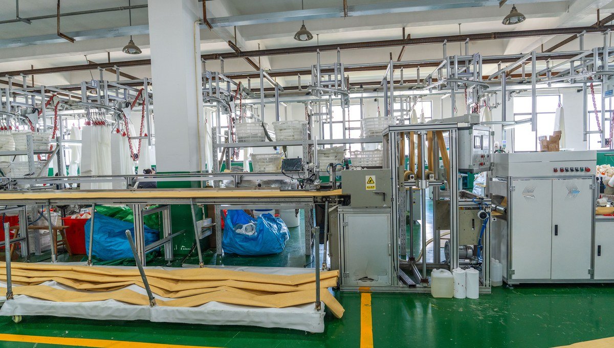 PPS filter media preparation with surface and specification review.