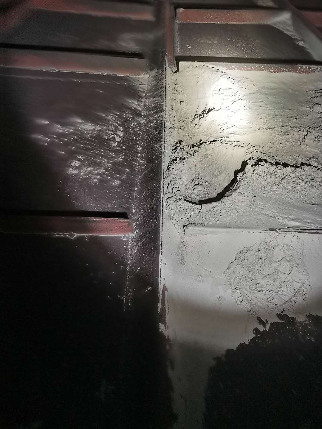 Duct seam leakage area with the original red outline restored