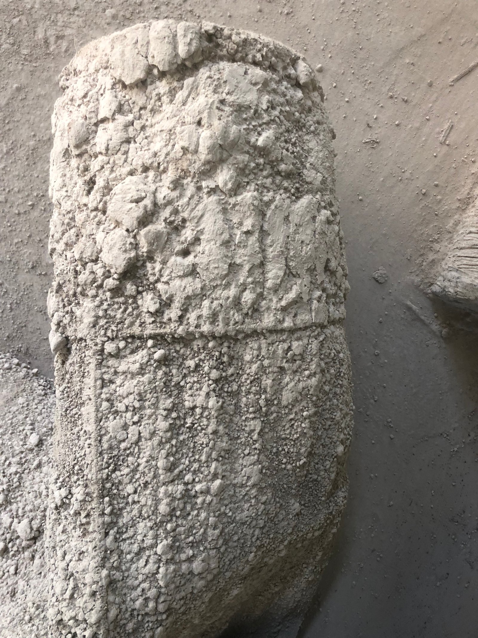 Comparable cement baghouse filter bag with severe hardened dust cake