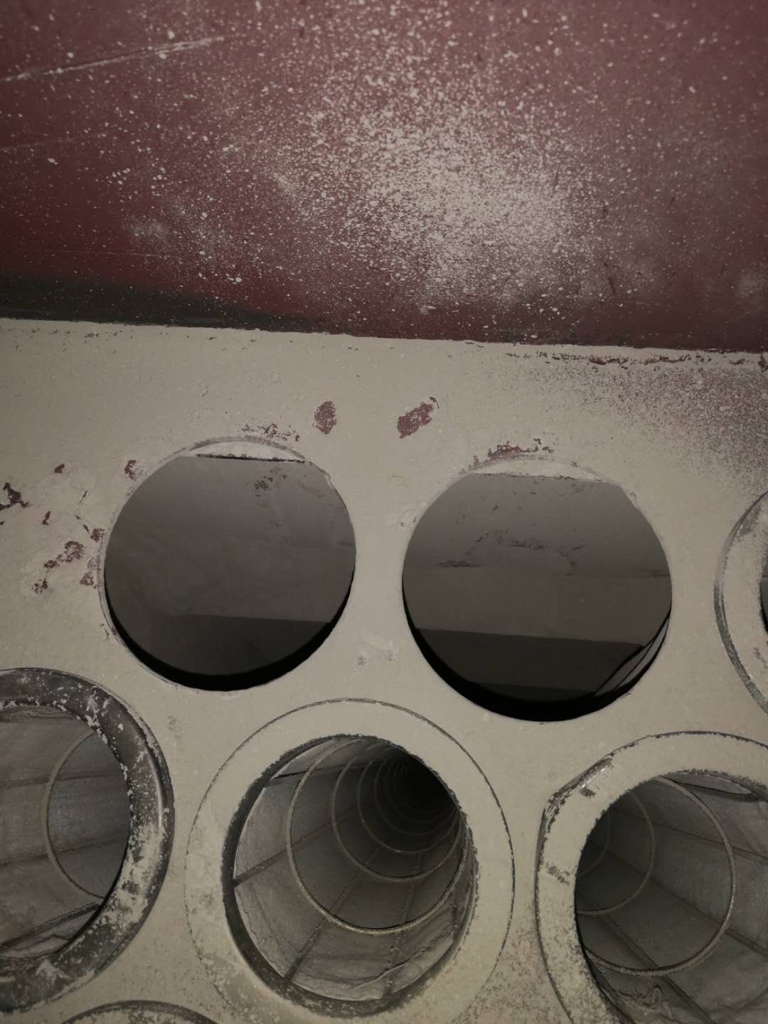 Actual internal collector structure with the displaced reinforcement area marked